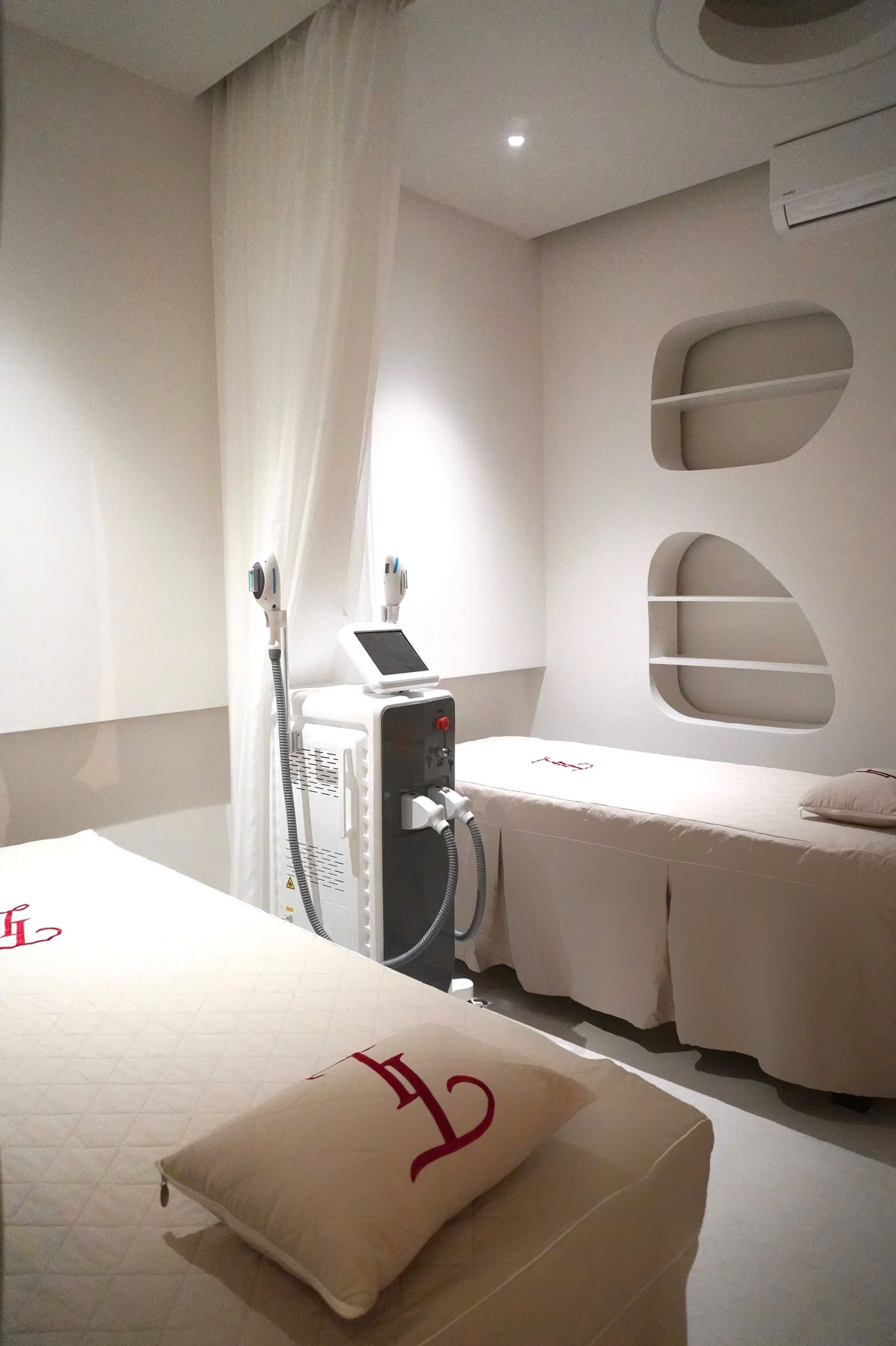 Bright and minimalist professional treatment room
